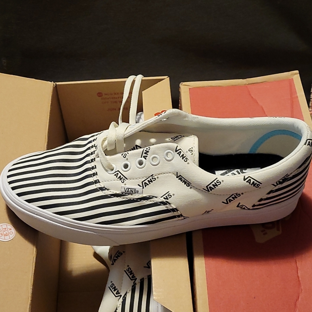 NEW VANS shoes - Picture 2 of 4